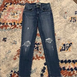 LEVI’S 721 high rise skinny size 28.